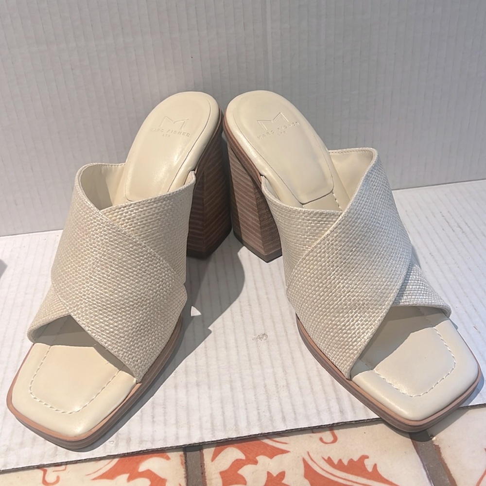Marc Fisher Block Heel Cream Mules Slip on Women’s Size 9M. NEW without Box.